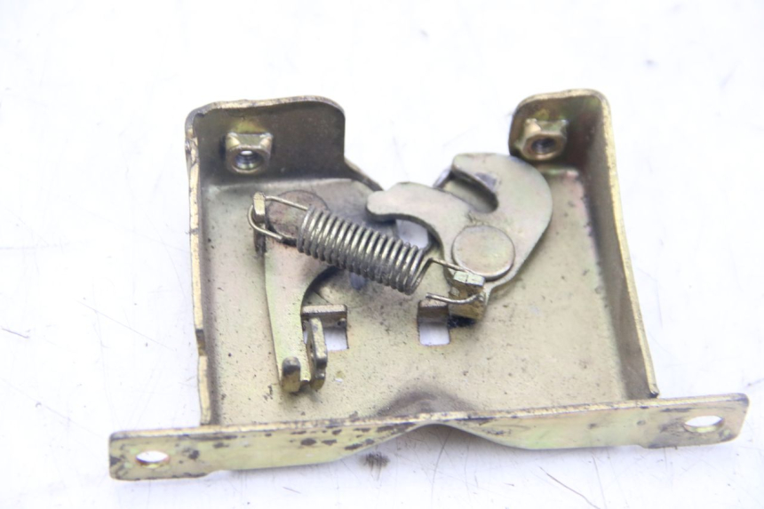 photo de CERRADURA DEL ASIENTO PGO BIG MAX 50 (2001 - 2009) - Otra perspectiva