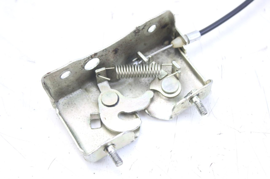 photo de CERRADURA DEL ASIENTO WILDLANDER BISCUIT 125 (2004 - 2010) - Detalle de la pieza