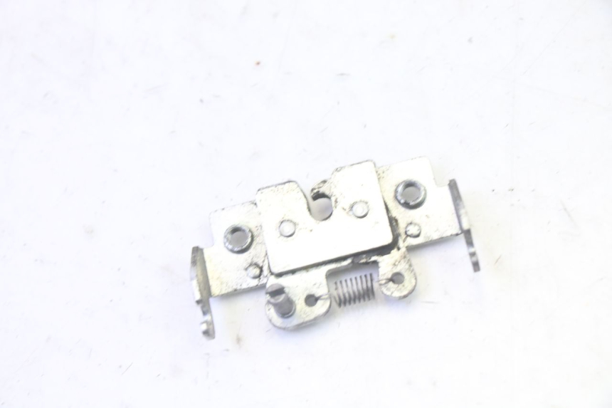 photo de CIERRE ASIENTO HOOK SUZUKI BURGMAN 125 (2007 - 2014) - Detalle de la pieza