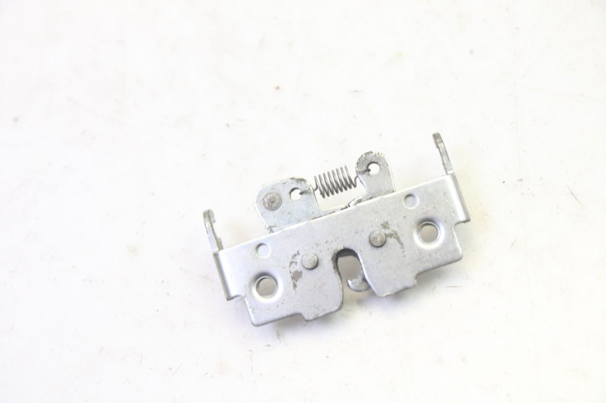 photo de CIERRE ASIENTO HOOK SUZUKI BURGMAN 125 (2007 - 2014) - Zoom estado de uso