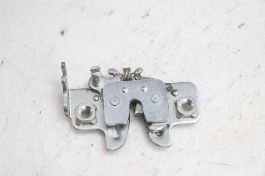 photo de CIERRE ASIENTO HOOK SUZUKI BURGMAN EXECUTIVE ABS 650 (2006 - 2012) - Detalle de la pieza