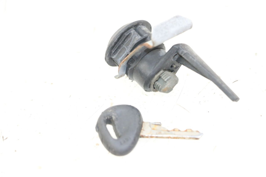 photo de CERRADURA DE ASIENTO PEUGEOT BUXY 50 (1993 - 1998) - Zoom estado de uso