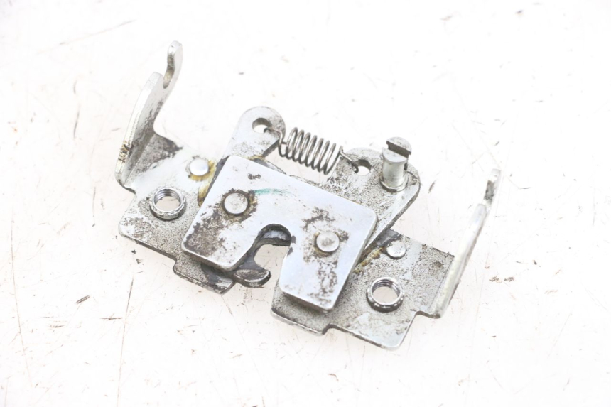photo de CIERRE ASIENTO HOOK YAMAHA BW'S EASY 50 (2013 - 2016) - Detalle de la pieza