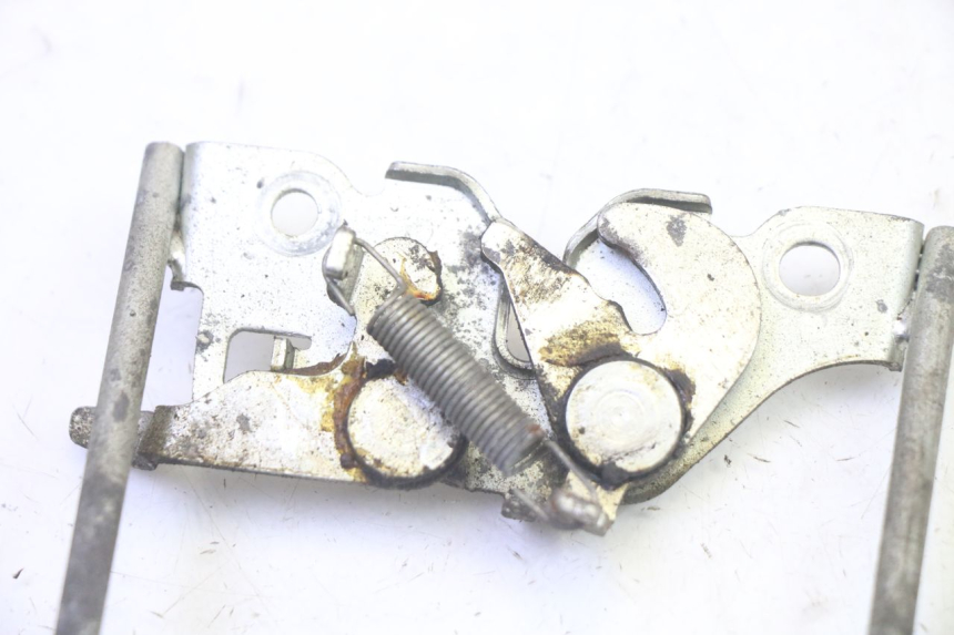 photo de CIERRE ASIENTO HOOK HONDA CBF 125 (2009 - 2015) - Zoom estado de uso