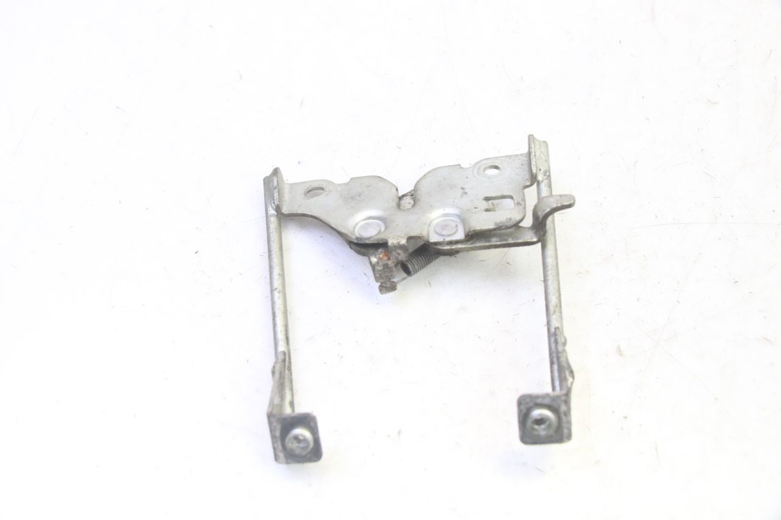 photo de CIERRE ASIENTO HOOK HONDA CBF 125 (2009 - 2015) - Primer plano técnico