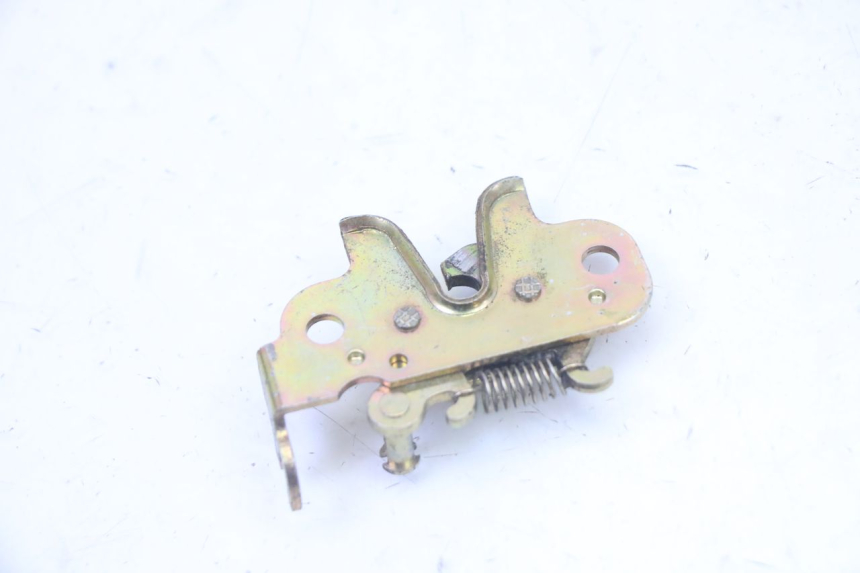 photo de CERRADURA DE ASIENTO PEUGEOT CITYSTAR 50 (2013 - 2017) - Otra perspectiva