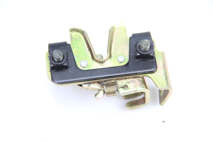 photo de CERRADURA DEL ASIENTO SYM CROX 4T 50 (2016 - 2023) - Zoom estado de uso