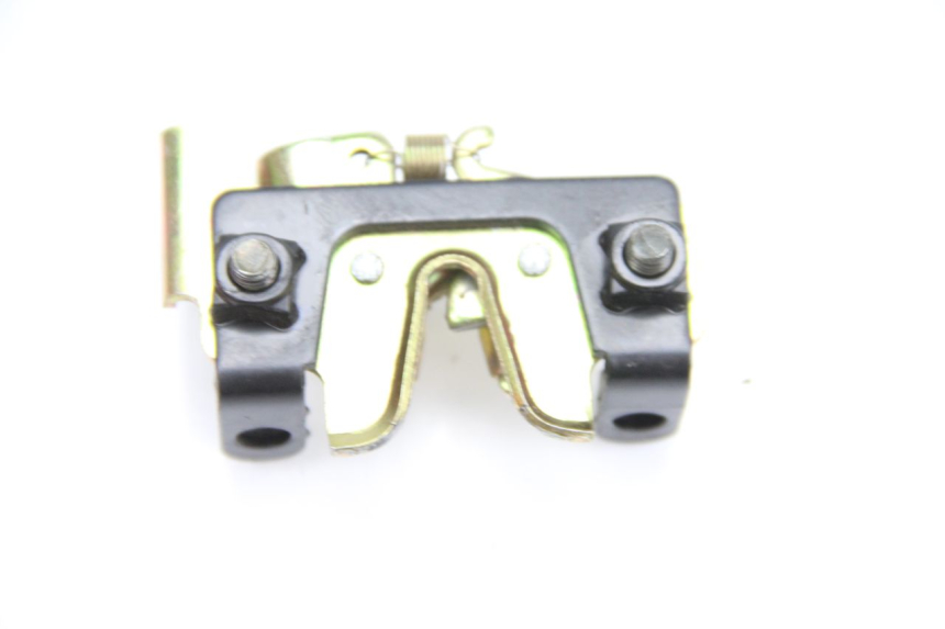 photo de CERRADURA DEL ASIENTO SYM CROX 4T 50 (2016 - 2023) - Otra perspectiva