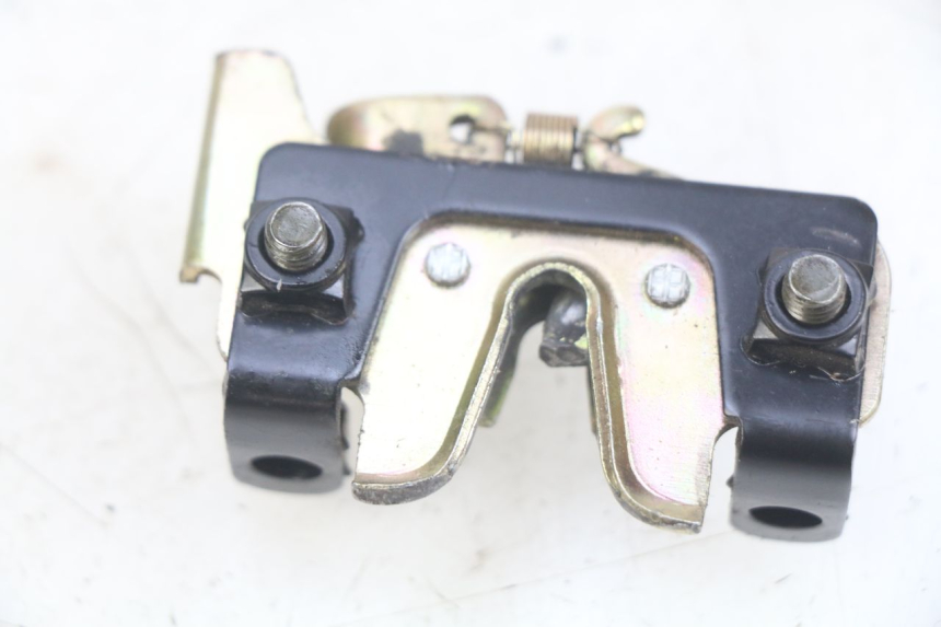 photo de CERRADURA DEL ASIENTO SYM CROX 4T 50 (2016 - 2023) - Zoom estado de uso