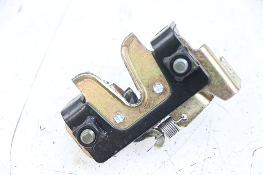 photo de CERRADURA DEL ASIENTO SYM CROX 4T 50 (2016 - 2023) - Zoom estado de uso