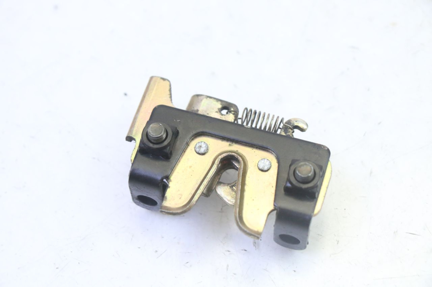 photo de CERRADURA DEL ASIENTO SYM CROX 4T 50 (2016 - 2023) - Zoom estado de uso