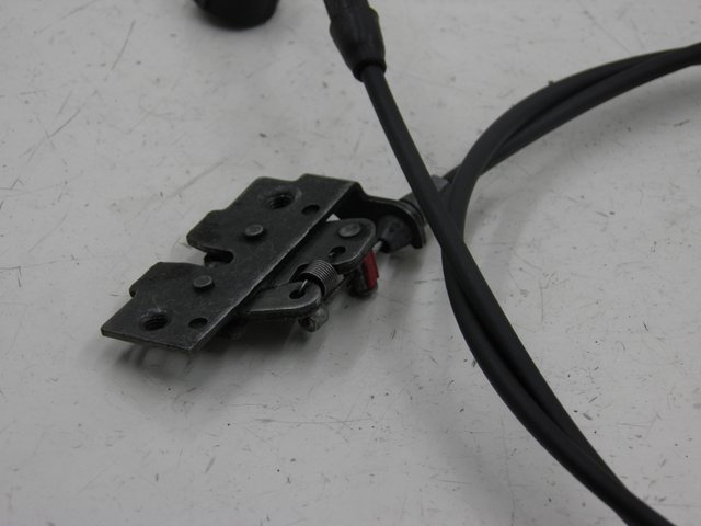 photo de CIERRE ASIENTO HOOK DERBI GP MAX 250 (2006 - 2008) - Detalle de la pieza