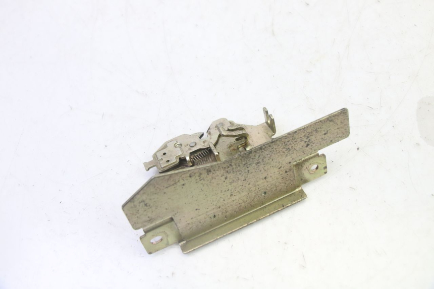 photo de CERRADURA DEL ASIENTO KYMCO DINK STREET 125 (2009 - 2014) - Detalle de la pieza