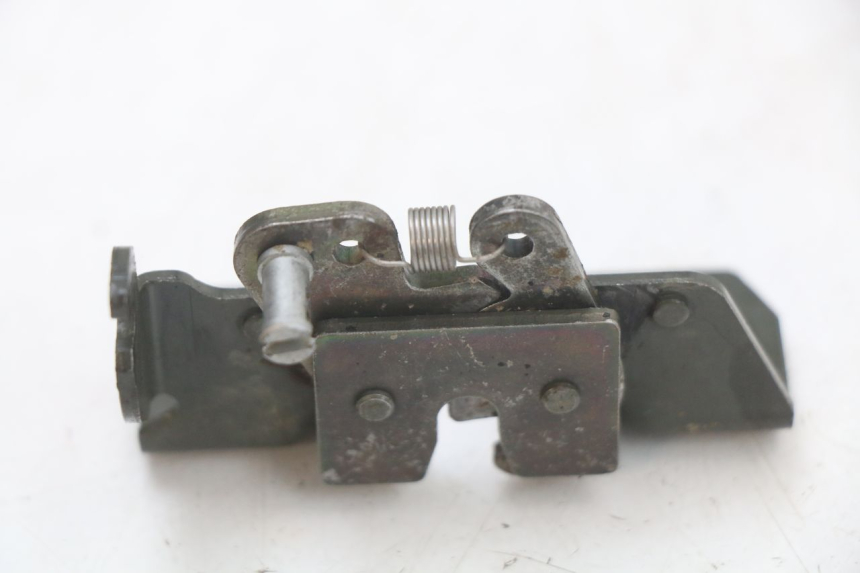 photo de CIERRE ASIENTO HOOK GILERA DNA 50 (2000 - 2007) - Detalle de la pieza