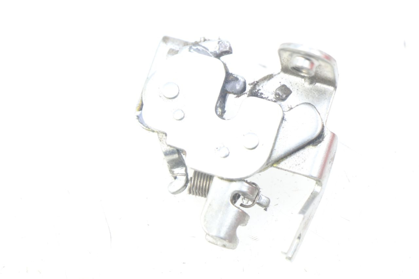 photo de CERRADURA DEL ASIENTO YAMAHA D'ELIGHT DELIGHT 115 (2013 - 2017) - Zoom estado de uso