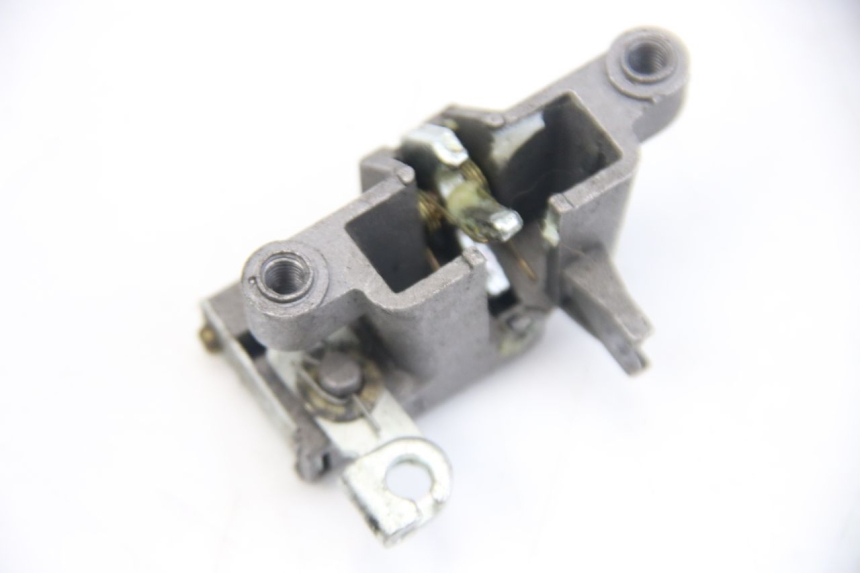 photo de CERRADURA DE ASIENTO JM MOTORS EVOLIS 4T 50 (2018 - 2022) - Detalle de la pieza