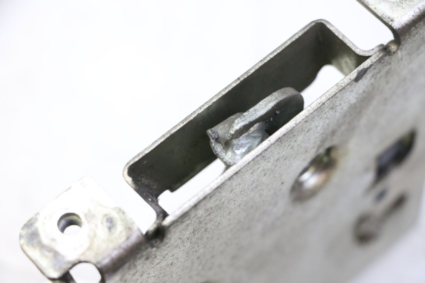 photo de CIERRE ASIENTO HOOK HONDA FES S-WING SWING ABS 125 (2007 - 2015) - Primer plano técnico