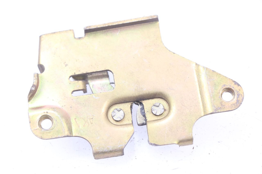 photo de CERRADURA DEL ASIENTO SYM FIDDLE 2 50 (2008 - 2013) - Detalle de la pieza