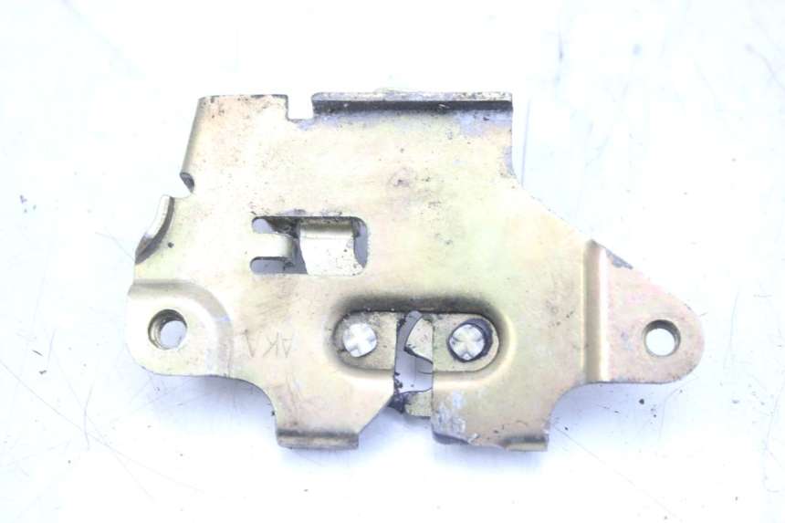 photo de CERRADURA DEL ASIENTO SYM FIDDLE 2 50 (2008 - 2013) - Detalle de la pieza