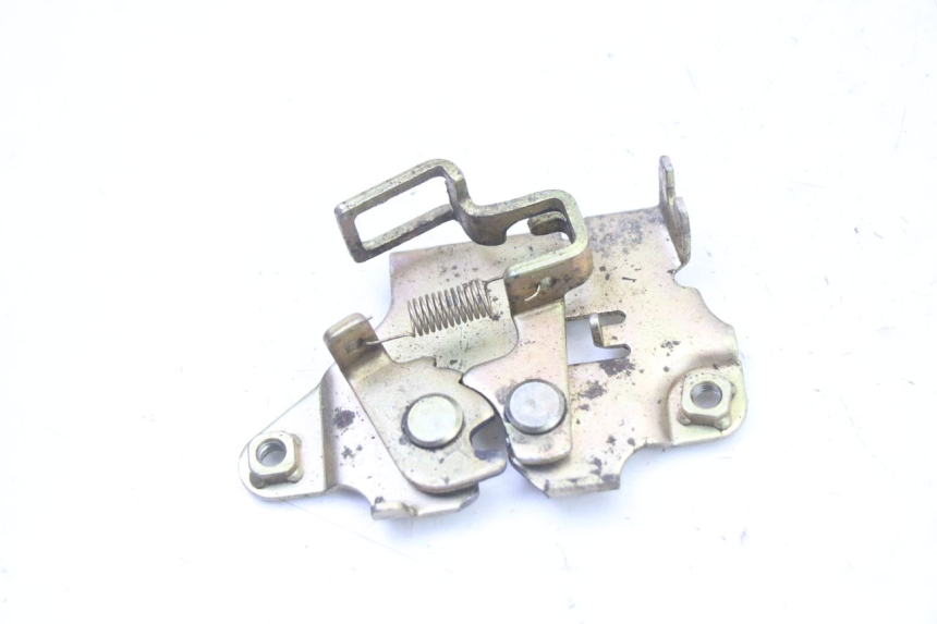 photo de CERRADURA DEL ASIENTO SYM FIDDLE 2 50 (2008 - 2013) - Detalle de la pieza