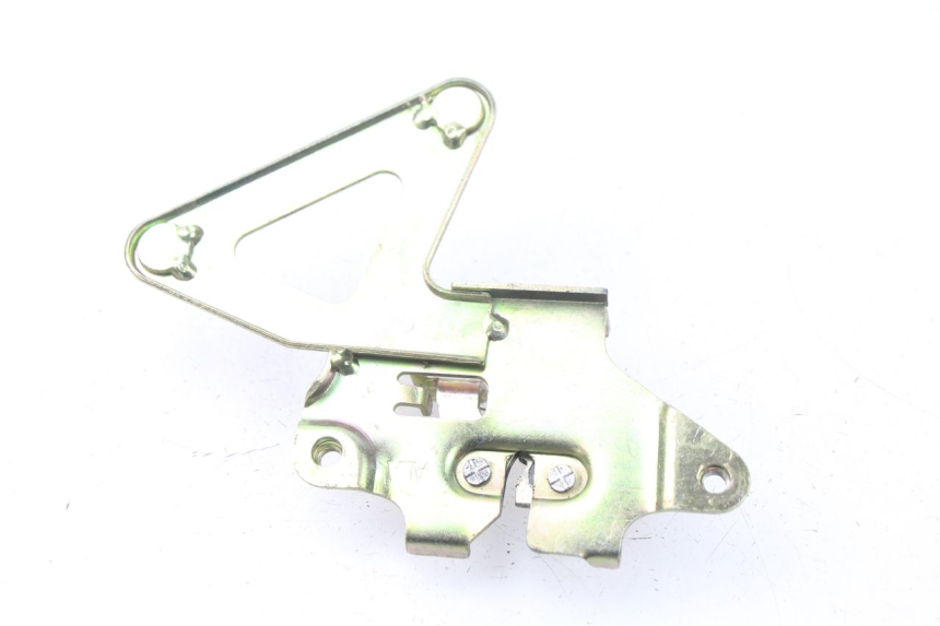 photo de CERRADURA DEL ASIENTO SYM FIDDLE 3 III 125 (2014 - 2020) - Detalle de la pieza