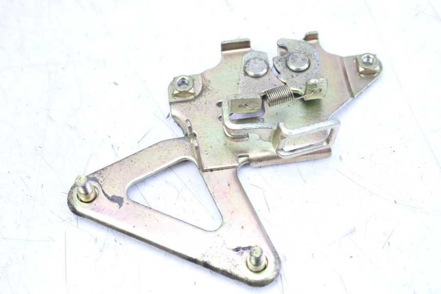 photo de CERRADURA DEL ASIENTO SYM FIDDLE 3 III 125 (2014 - 2020) - Otra perspectiva