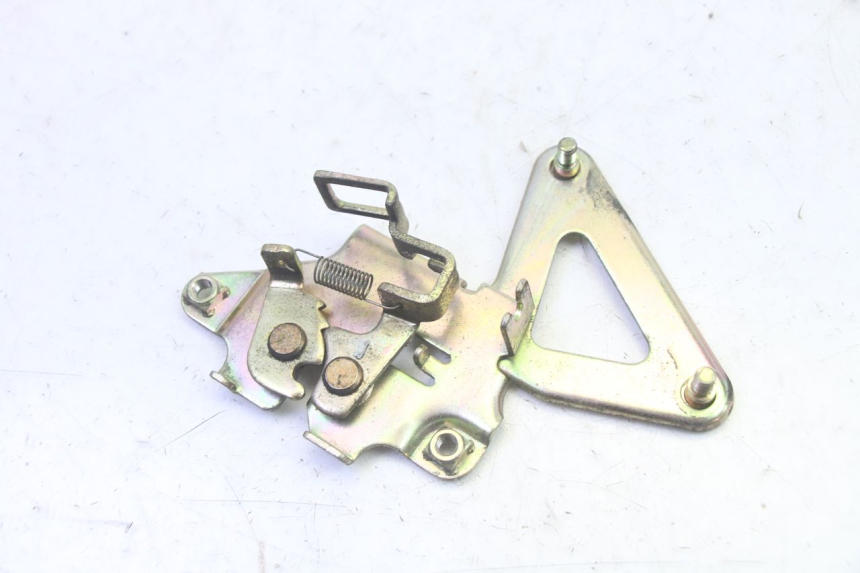 photo de CERRADURA DEL ASIENTO SYM FIDDLE 3 III 125 (2014 - 2020) - Detalle de la pieza