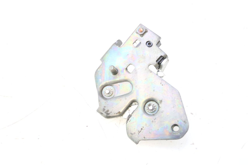 photo de CIERRE ASIENTO HOOK HONDA FJS SILVER WING SILVERWING 400 (2005 - 2008) - Primer plano técnico