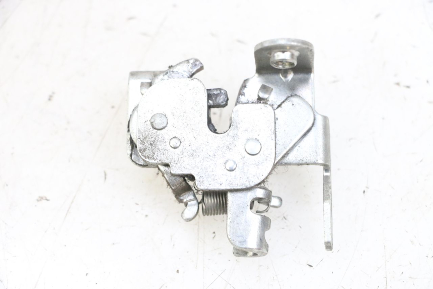 photo de CIERRE ASIENTO HOOK MBK FLIPPER 115 (2013 - 2017) - Otra perspectiva