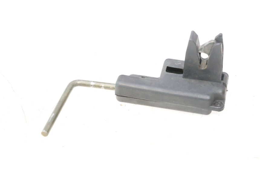 photo de CERRADURA DEL ASIENTO PIAGGIO FLY 2T 50 (2004 - 2017) - Detalle de la pieza