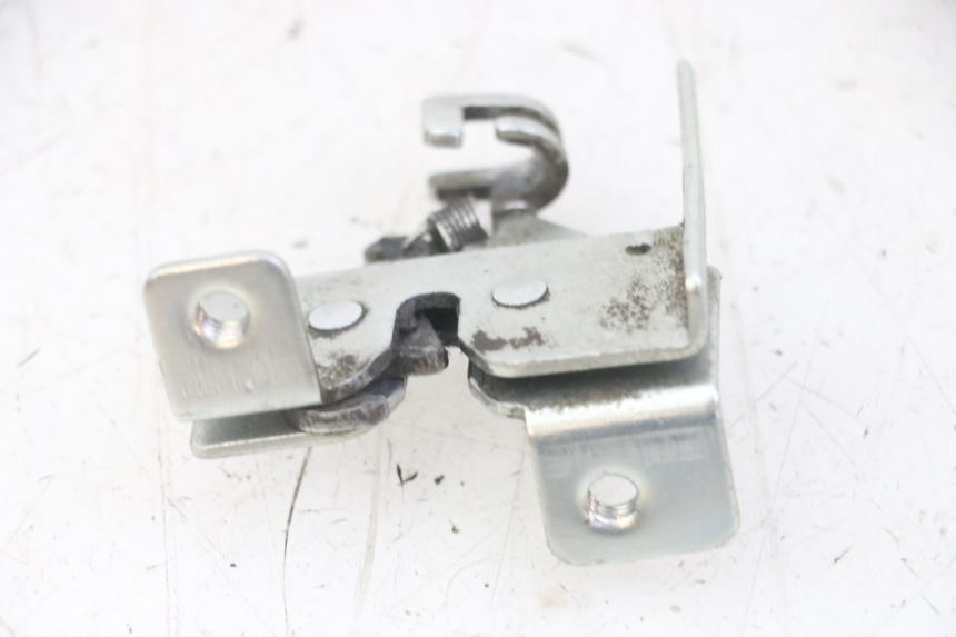 photo de CERRADURA DE ASIENTO VENESI FLY RETRO 4T 50 (2020 - 2025) - Otra perspectiva