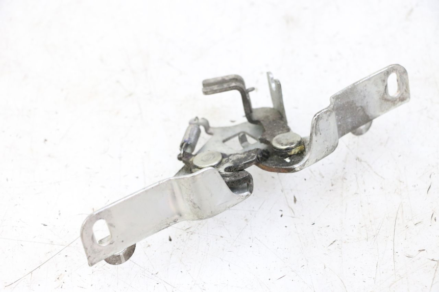 photo de CIERRE ASIENTO HOOK HONDA FORZA ABS 300 (2013 - 2017) - Otra perspectiva