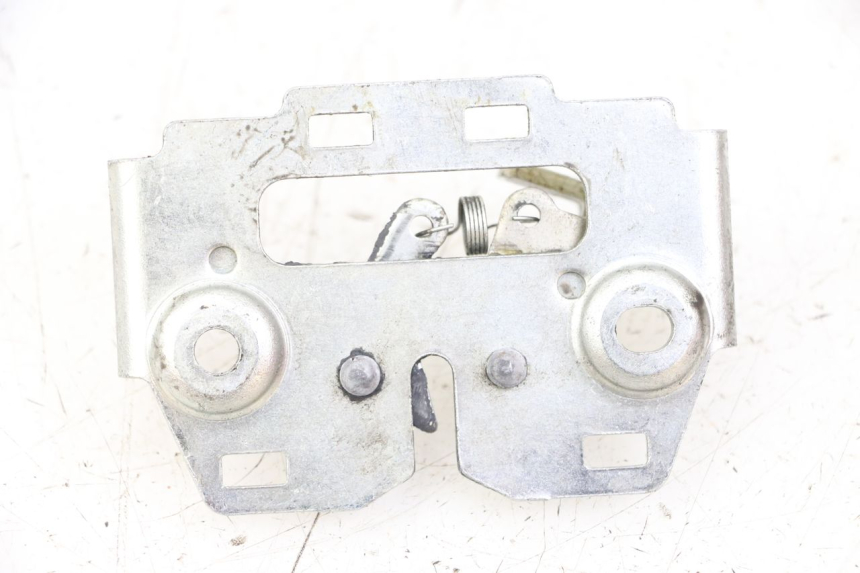 photo de CIERRE ASIENTO HOOK HONDA FORZA 125 (2021 - 2025) - Zoom estado de uso