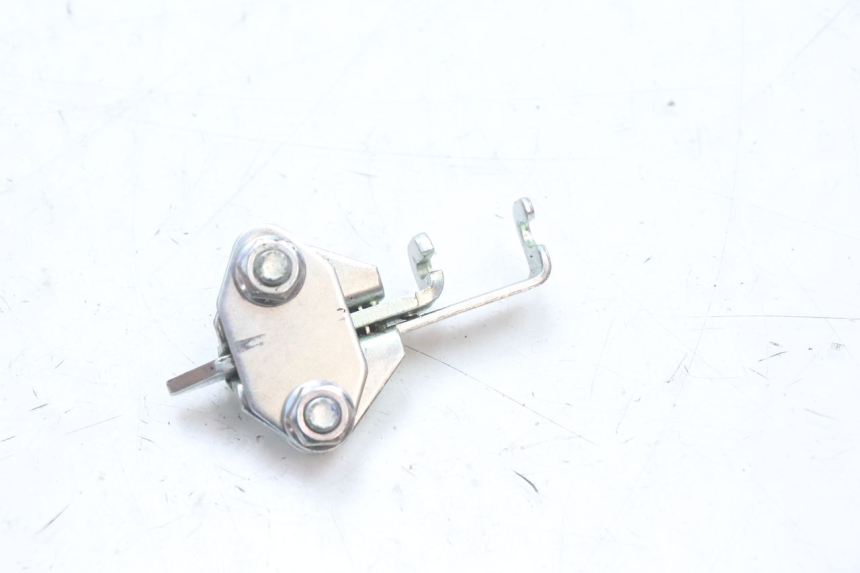 photo de CIERRE ASIENTO HOOK YAMAHA FZ8 800 (2010 - 2016) - Zoom estado de uso