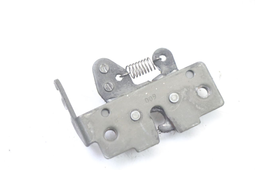 photo de CIERRE ASIENTO HOOK GILERA NEXUS 300 (2008 - 2013) - Zoom estado de uso