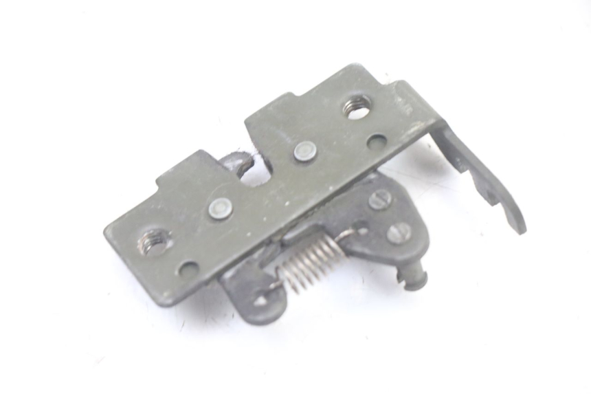 photo de CIERRE ASIENTO HOOK GILERA NEXUS 300 (2008 - 2013) - Otra perspectiva