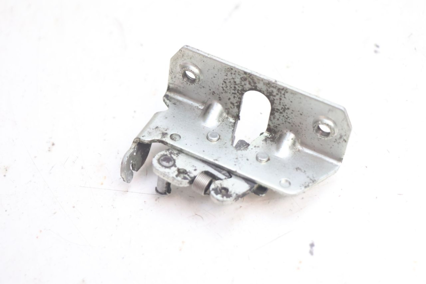 photo de CIERRE ASIENTO HOOK GILERA GP 800 (2007 - 2013) - Estado de la superficie y material