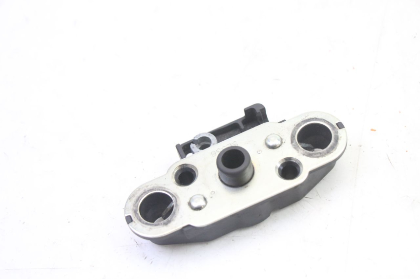 photo de CIERRE ASIENTO HOOK SUZUKI GSR 750 (2011 - 2017) - Detalle de la pieza