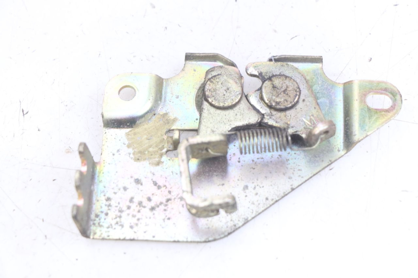 photo de CERRADURA DE ASIENTO SYM GTS EFI 125 (2012 - 2016) - Detalle de la pieza