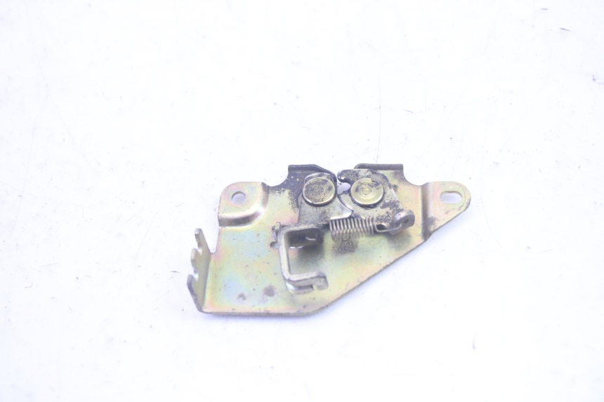 photo de CIERRE ASIENTO HOOK SYM GTS EVO 125 (2009 - 2013) - Detalle de la pieza