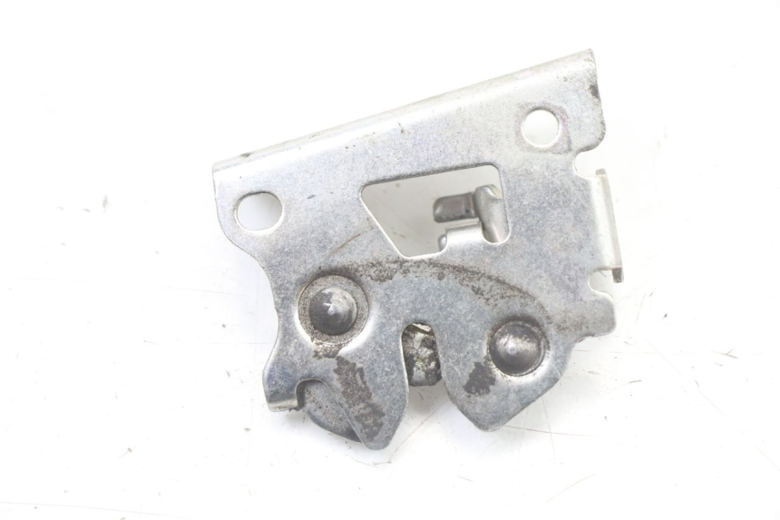 photo de CIERRE ASIENTO HOOK HONDA SH i 300 (2015 - 2020) - Zoom estado de uso