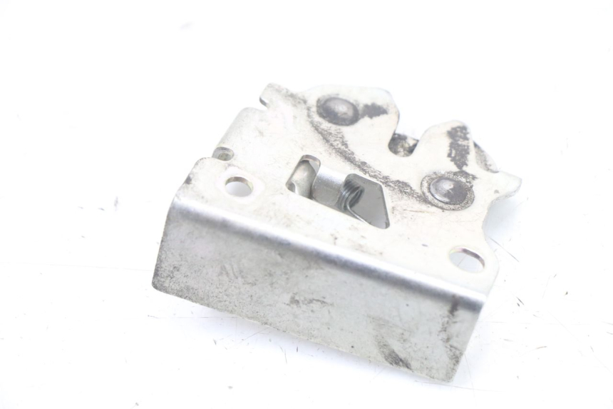 photo de CIERRE ASIENTO HOOK HONDA SH i 300 (2015 - 2020) - Otra perspectiva