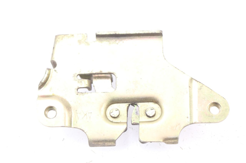 photo de CIERRE ASIENTO HOOK SYM JET 4 50 (2010 - 2014) - Zoom estado de uso