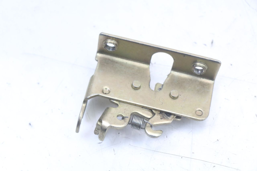 photo de CIERRE ASIENTO HOOK JM MOTORS VX 125 (2022 - 2025) - Otra perspectiva