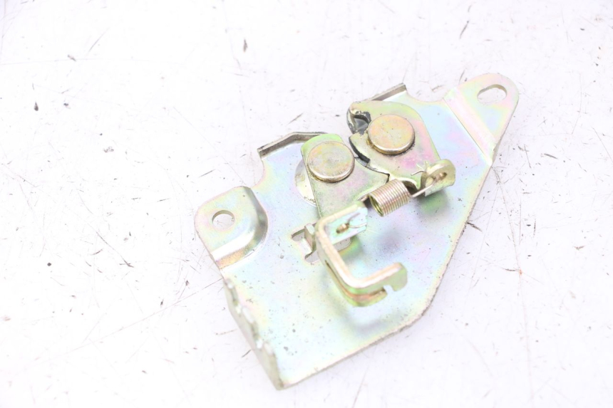 photo de CIERRE ASIENTO HOOK SYM JOYMAX 125 (2010 - 2017) - Otra perspectiva