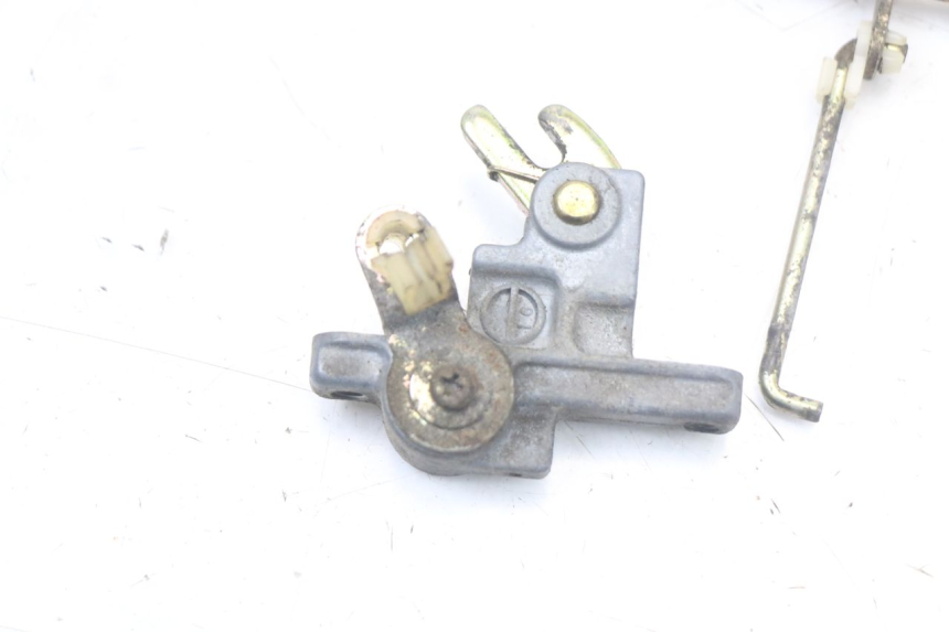 photo de CIERRE ASIENTO HOOK KAWASAKI GTR 1000 (1994 - 2004) - Otra perspectiva