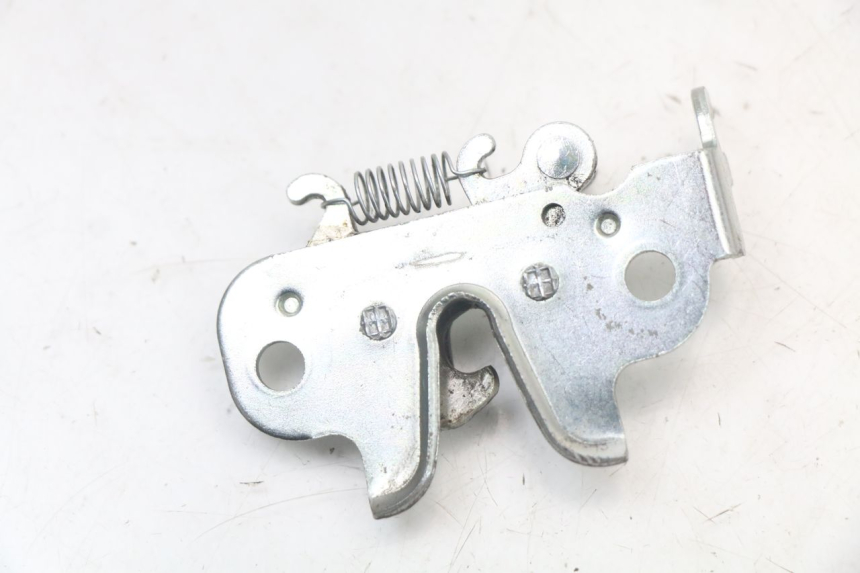 photo de CIERRE ASIENTO HOOK PEUGEOT KISBEE 2T 50 (2018 - 2022) - Detalle de la pieza