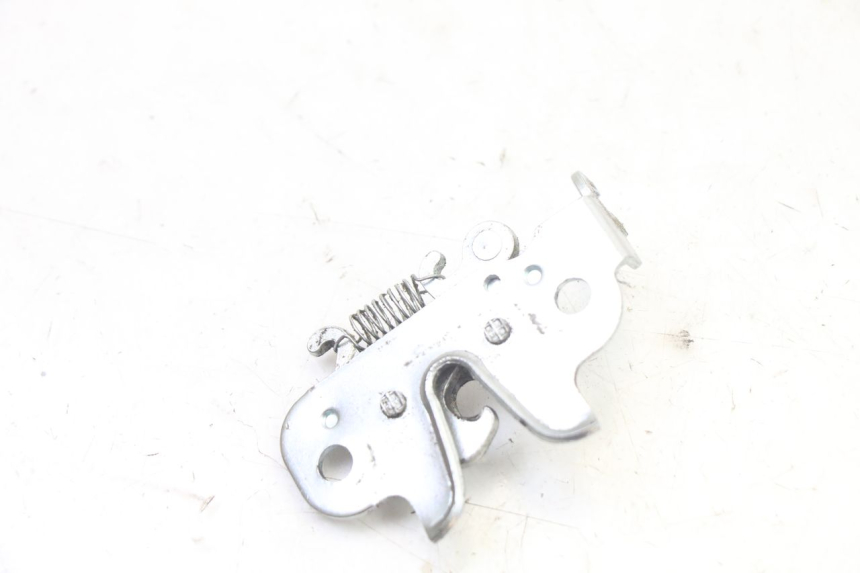 photo de CIERRE ASIENTO HOOK PEUGEOT KISBEE 2T 50 (2018 - 2022) - Zoom estado de uso