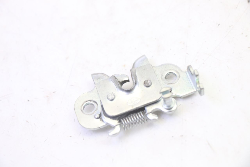 photo de CERRADURA DE ASIENTO PEUGEOT KISBEE 2T 50 (2010 - 2017) - Detalle de la pieza