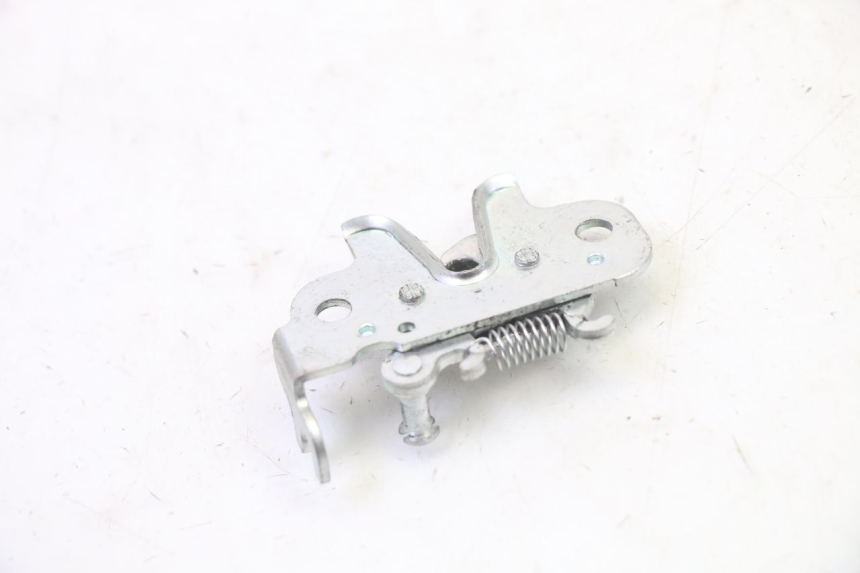 photo de CERRADURA DE ASIENTO PEUGEOT KISBEE 2T 50 (2010 - 2017) - Otra perspectiva